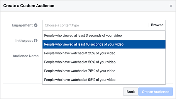 „Facebook“ sukuria pasirinktinės auditorijos dialogo langą, skirtą vaizdo įrašų peržiūroms, pasirinkta auditorija leidžia jums pasirinkti Žmonės, kurie žiūrėjo bent 10 sekundžių jūsų vaizdo įrašo, arba žmonės, kurie žiūrėjo mažiausiai 25% jūsų vaizdo įrašo Vaizdo įrašas.