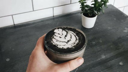 Kaip pasidaryti juodą latte?