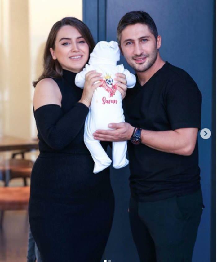 Yağmur-Sabri Sarıoğlu pora pirmą kartą parodė savo kūdikių veidus