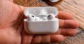 „AirPods 3“. Kuo skiriasi naujos kartos ir „AirPods Pro“?