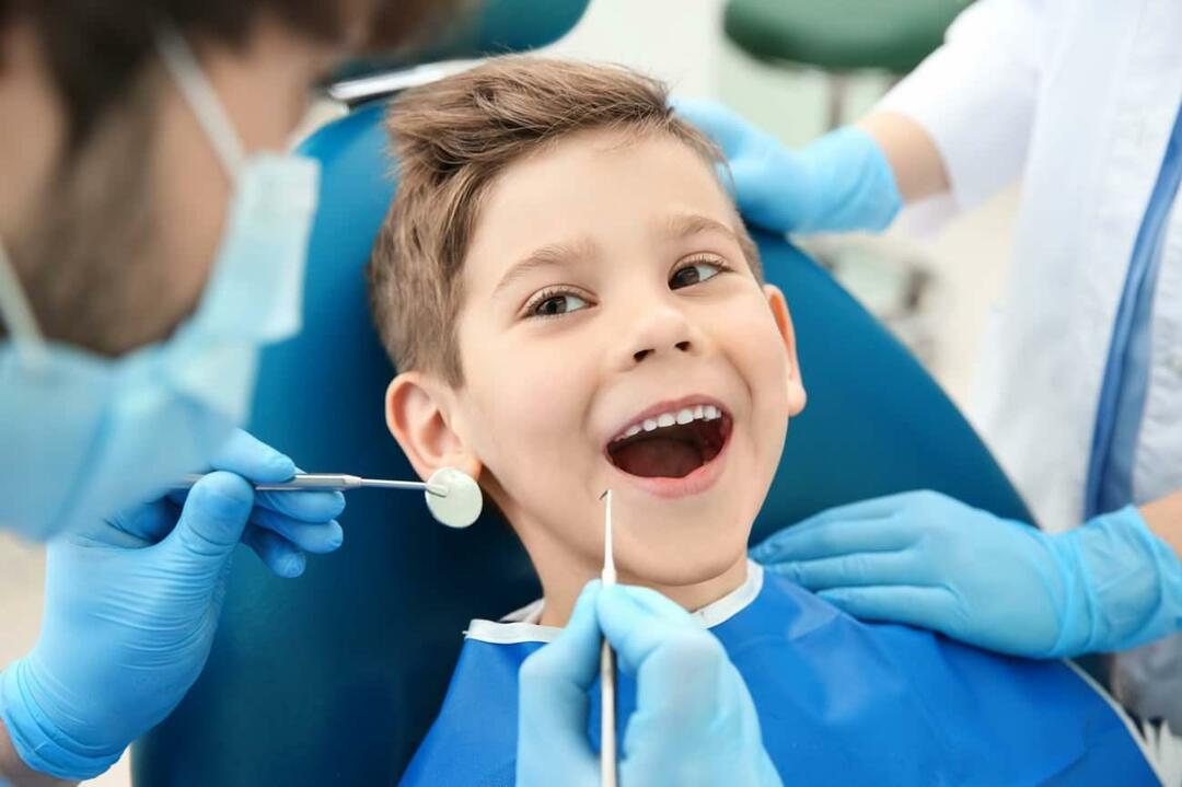 Kada vaikams turėtų būti teikiama dantų priežiūra?