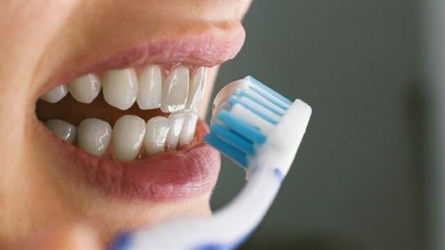 Ar valydamas dantis nevalgai greitai?