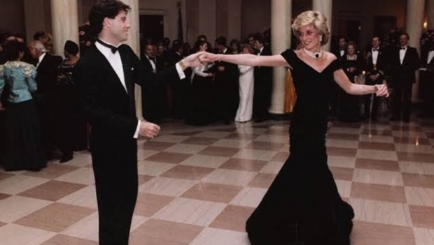 Princesės Diana suknelė parduota už 264 000 svarų sterlingų (2 milijonai TL)
