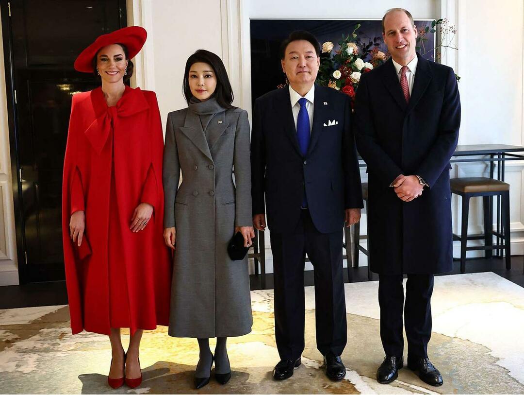 Kate Middleton ir princas Williamas su Pietų Korėjos prezidentu Yoon Suk Yeol ir jo žmona Kim Keon Hee
