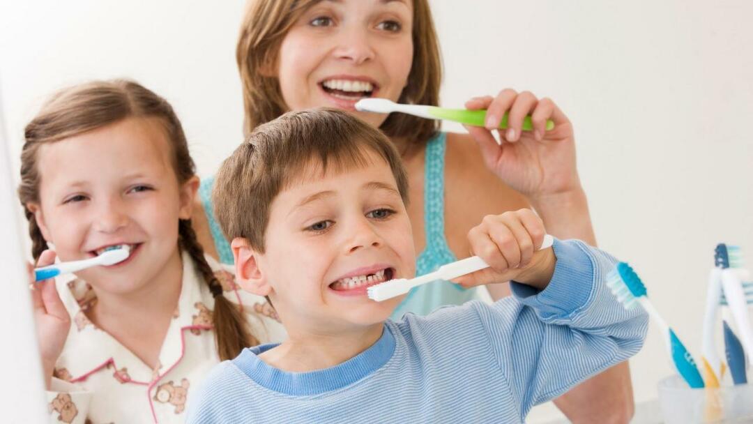 Kokia turėtų būti vaikų burnos ir dantų priežiūra?