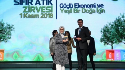 Pirmoji ponia Erdoğan: Šiukšliavežis neįvažiuoja į Kulliye