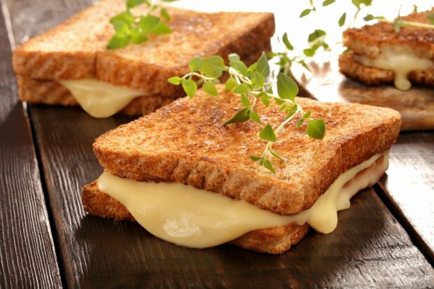 sūrio skrebučių receptas