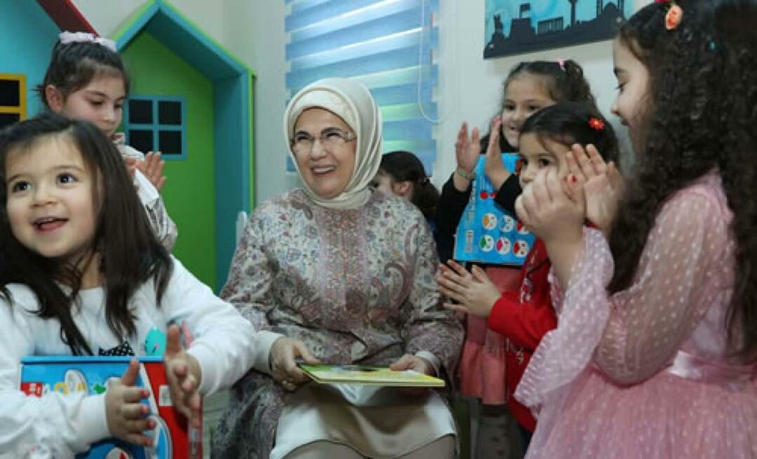 Emine Erdogan: Eime, merginos į mokyklą!