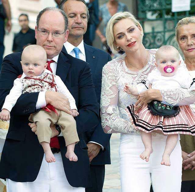 Monako princas Albertas, princesė Charlene ir jų dvyniai