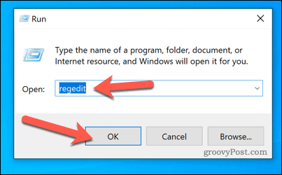 „Regedit“ paleidimas naudojant „Run“ sistemoje „Windows 10“.