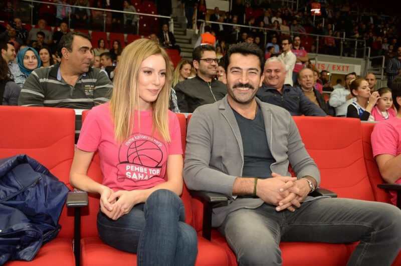 Rožinis krepšelis, kuriame dalyvavo Sinemas Kobalas ir jo žmona Kenan Imirzalıoğlu 