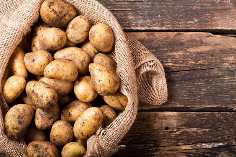 Kuo naudingos bulvės? Gerkite bulvių sultis ryte tuščiu skrandžiu!