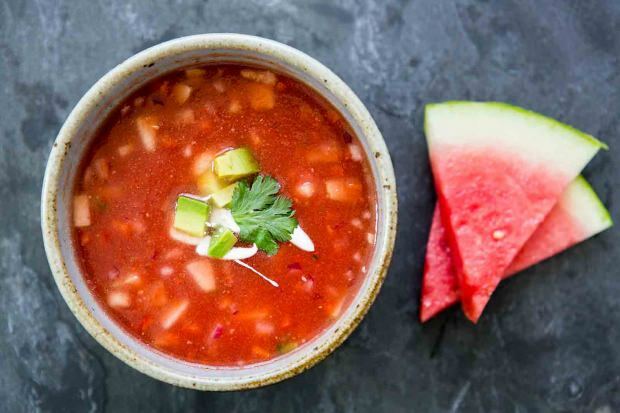 Kaip pasidaryti skanią arbūzų sriubą?