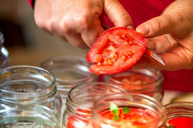 Kaip gaminti konservuotus pomidorus