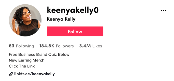 @ keenyakelly0 tiktok profilio ekrano kopijos pavyzdys, kuriame yra 184,8 tūkst. sekėjų ir 3,4 mln. teigiamų įvertinimų aprašymas, kuriame siūloma nemokama viktorina, naujos auskarų prekės ir raginimas veikti, norint spustelėti jos profilį linktr.ee nuoroda