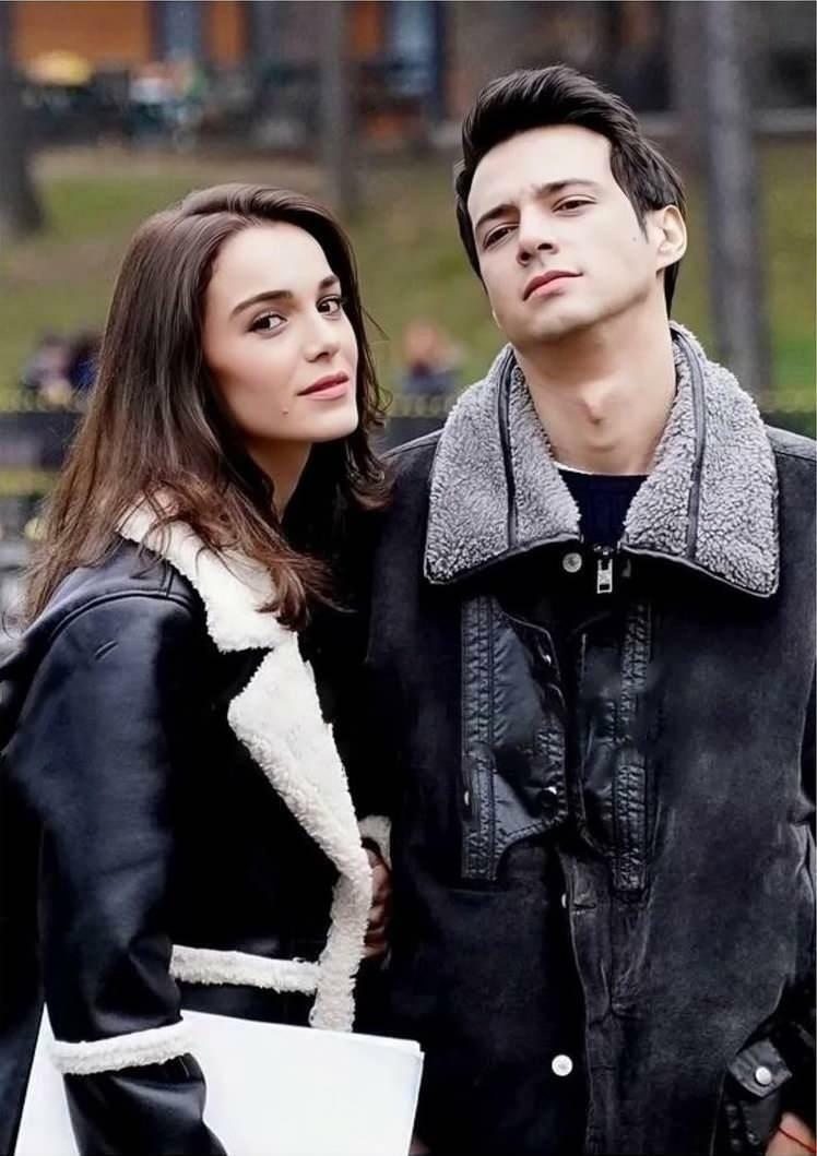 Hafsanur Sancaktutan ir Mert Yazıcıoğlu, pagrindiniai serialo „Darmaduman“ aktoriai