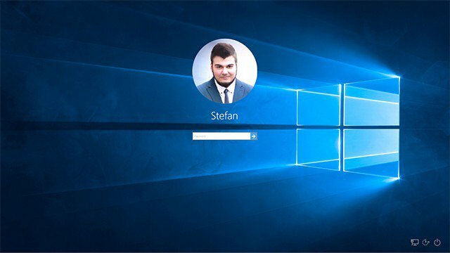 Prisijungimo ekranas „Windows 10“ herojaus vaizdas