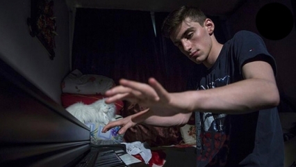 Pagalba jaunuoliui, sergančiam autizmu, iš Cem Yılmaz 