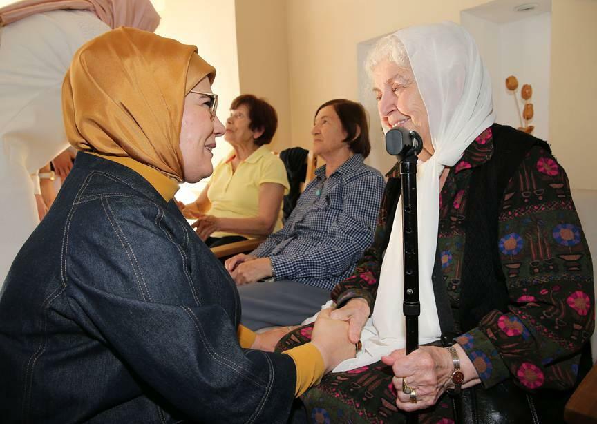 Emine Erdogan šventė spalio 1-ąją pagyvenusių žmonių dieną