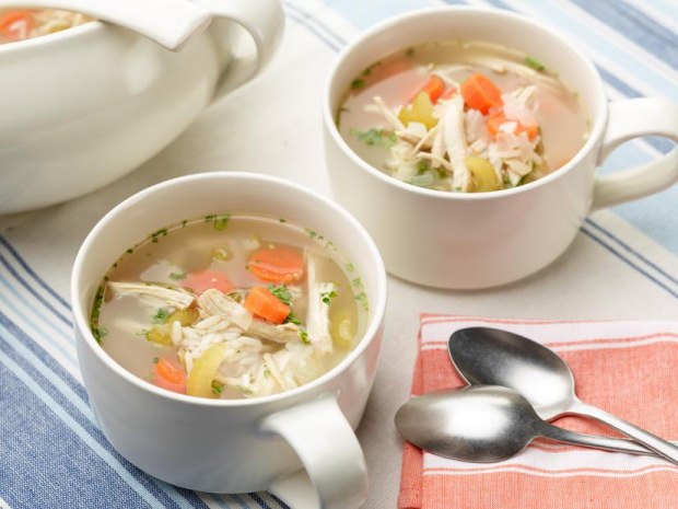 Kaip gaminti motinos stiliaus vištienos sriubą? Praktinis motinos sriubos receptas