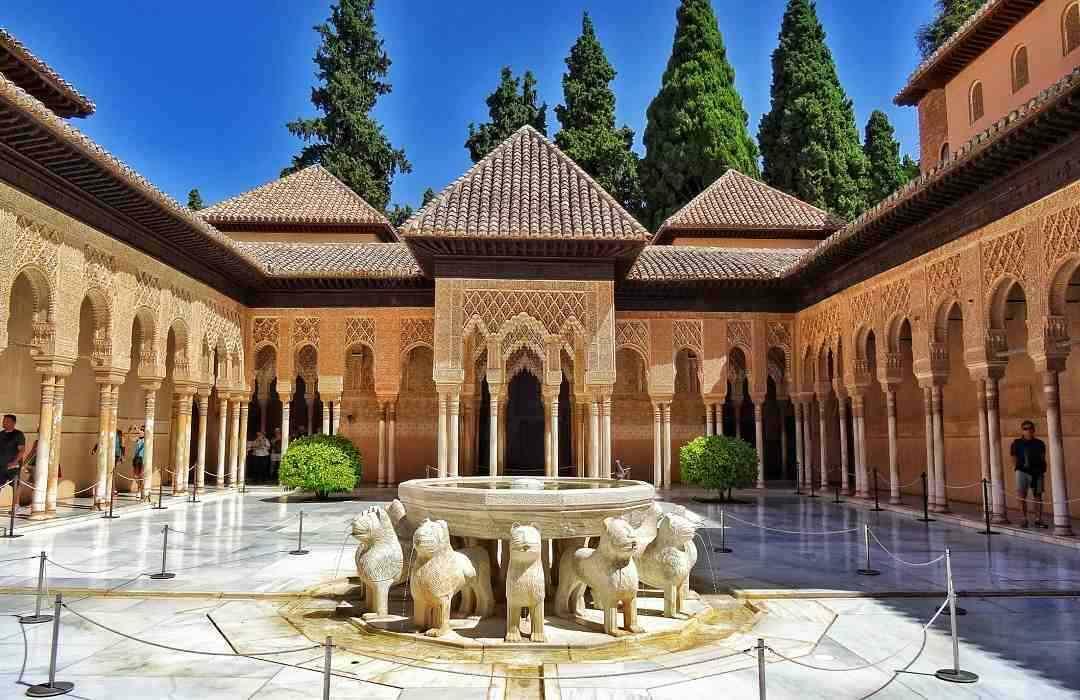 Alhambros rūmų ypatybės