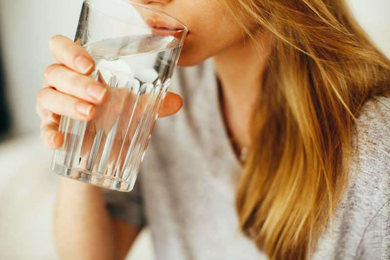 Kaip numesti svorio geriant vandenį? Vandens dieta, kuri per savaitę susilpnina 7 kilogramus! Jei geriate vandenį tuščiu skrandžiu ...
