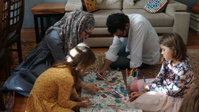 Musulmonė kanadietė motina socialiniuose tinkluose kalba apie islamą su savo 5 vaikais