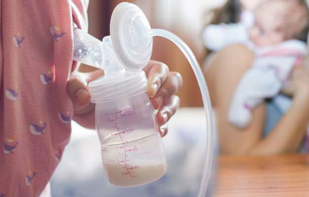 Kaip melžiamas ir saugomas motinos pienas?