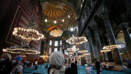 Ramadano džiaugsmas po 87 metų Hagia Sophia-i Kebir mečetėje Şerifi