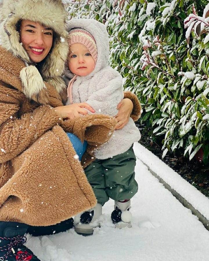 Sniego poza su dukra Leyla iš aktorės Sedos Bakan!
