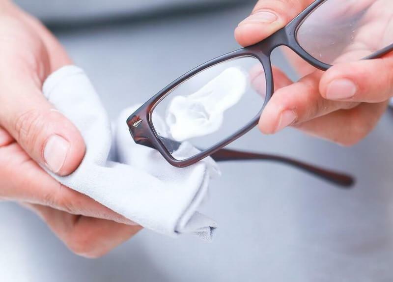 kaip pašalinti akinių įbrėžimus