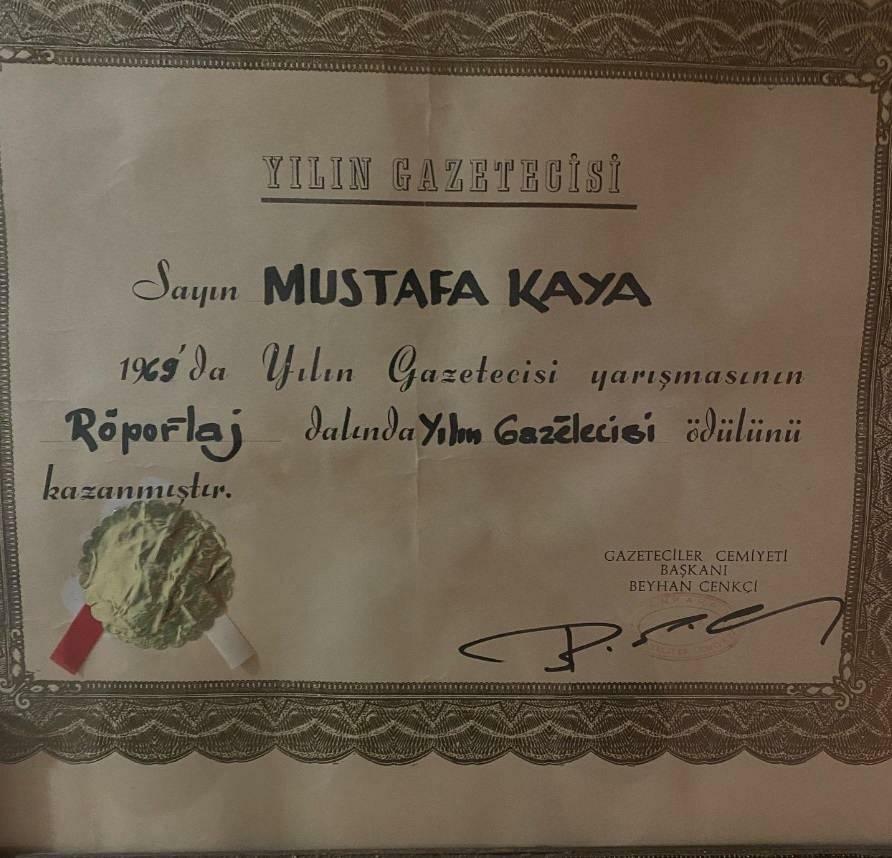 Mustafa Kaya 1969 metais buvo apdovanotas Metų žurnalisto titulu.