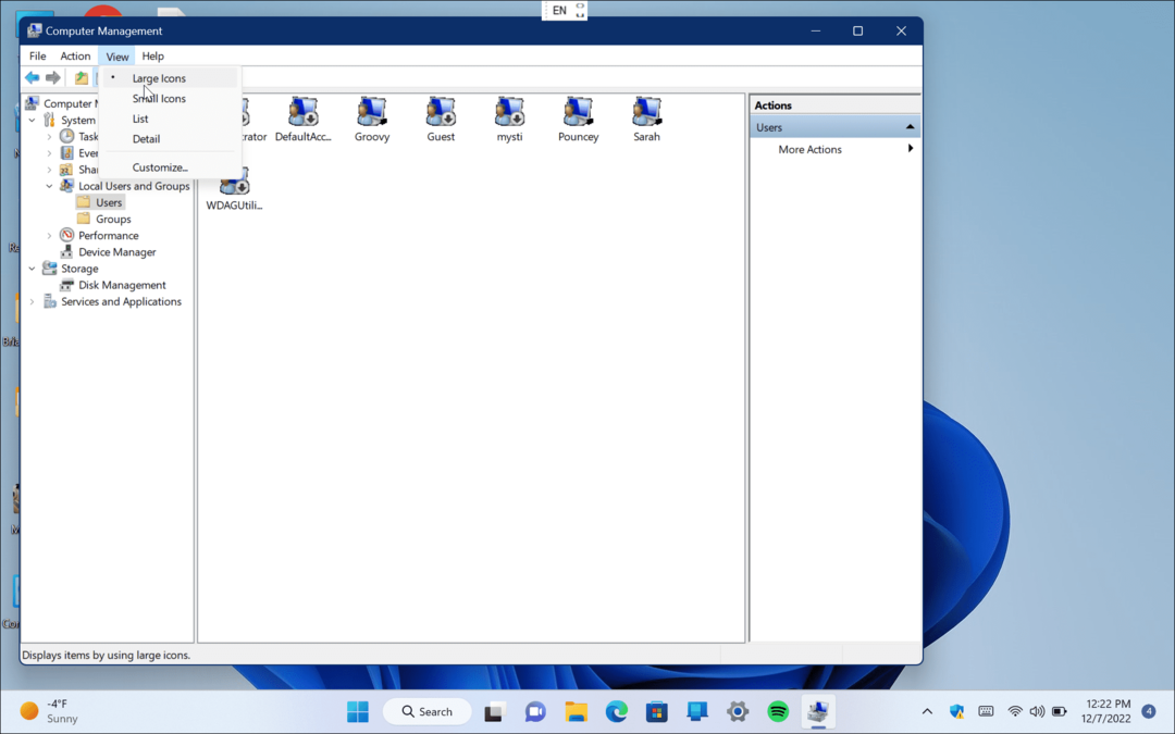 Peržiūrėkite visas vartotojų paskyras sistemoje „Windows 11“.