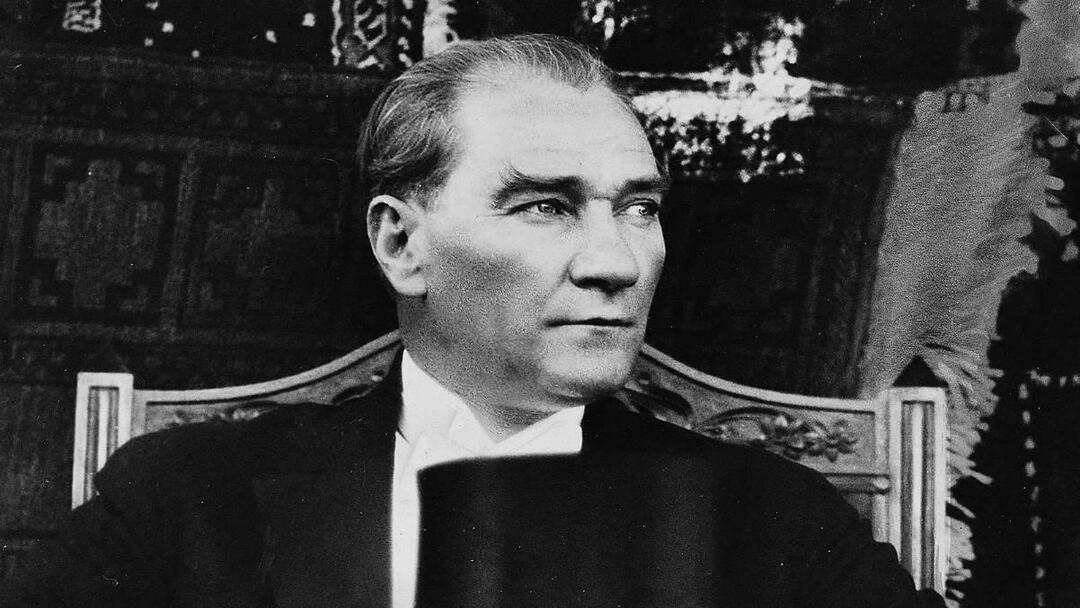 Mustafa Kemal Ataturk juodai balti kvadratai