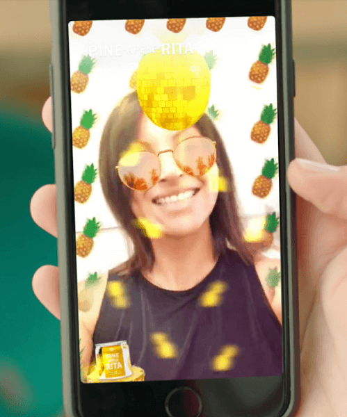 Reklamuotojai dabar gali vykdyti ir valdyti savo AR reklamos kampanijas kartu su „Snap Ads“, „Story Ads“ ir „Filtrai“ tiesiogiai iš „Snapchat“ savitarnos įrankio.