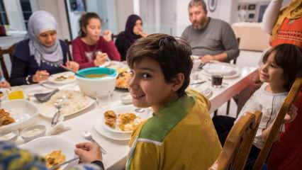 Būtini saurų ir iftarų papročiai, laikomi šeimose Ramadane