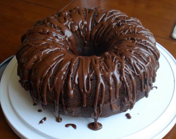 Lengviausias šokolado pyrago receptas! Kaip pasigaminti šokoladinį pyragą? Šokoladinis pyragas su nedideliu įdaru
