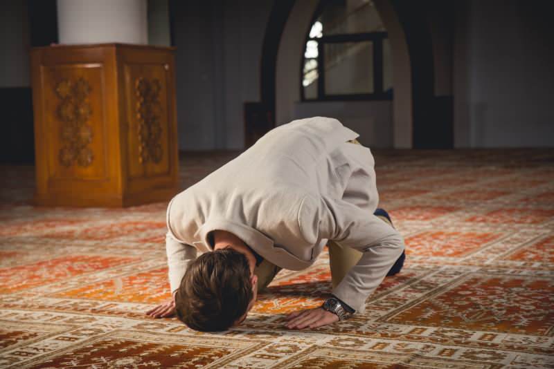 Kas yra kamatas, kaip aš galiu jį pateikti maldoje? Kameto malda arabų tarimu