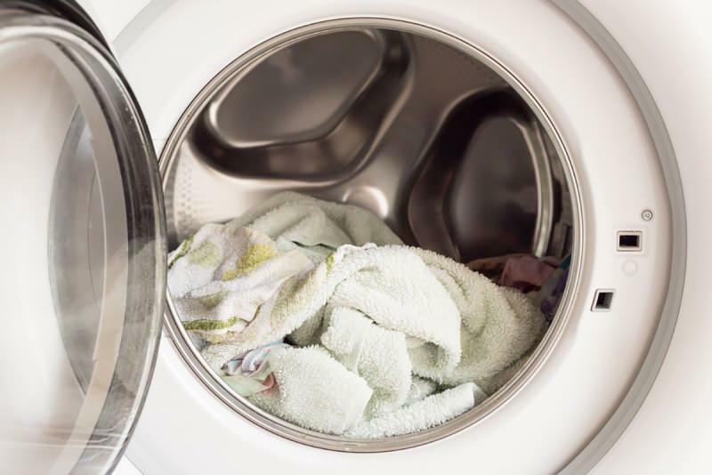 Įmeskite šlapias servetėles į skalbimo mašiną