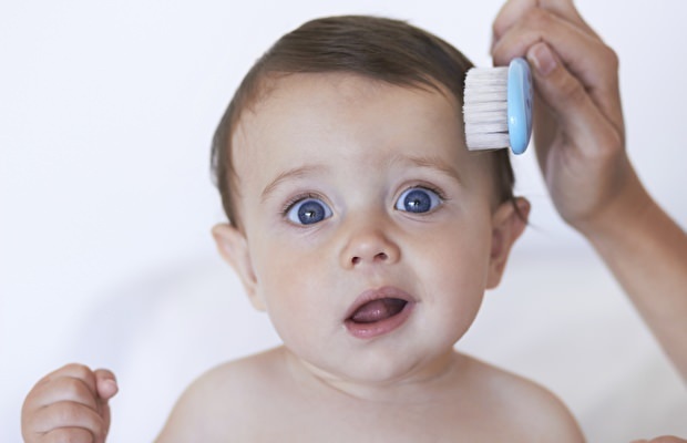 Kaip turėtų būti prižiūrimi kūdikio plaukai?