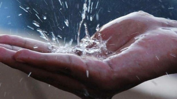 Kuo lietaus vanduo naudingas odai ir plaukams?