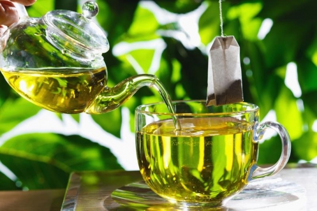 Privalumai geriant žaliąją arbatą tuščiu skrandžiu