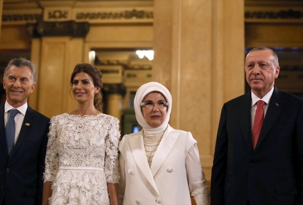 Pirmoji ponia Erdoğan pasveikino Argentinos G20 viršūnių susitikime