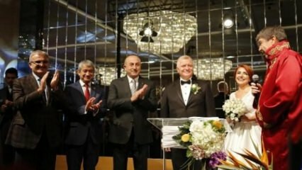 Užsienio reikalų ministras Çavuşoğlu dalyvavo vestuvių ceremonijoje Antalijoje